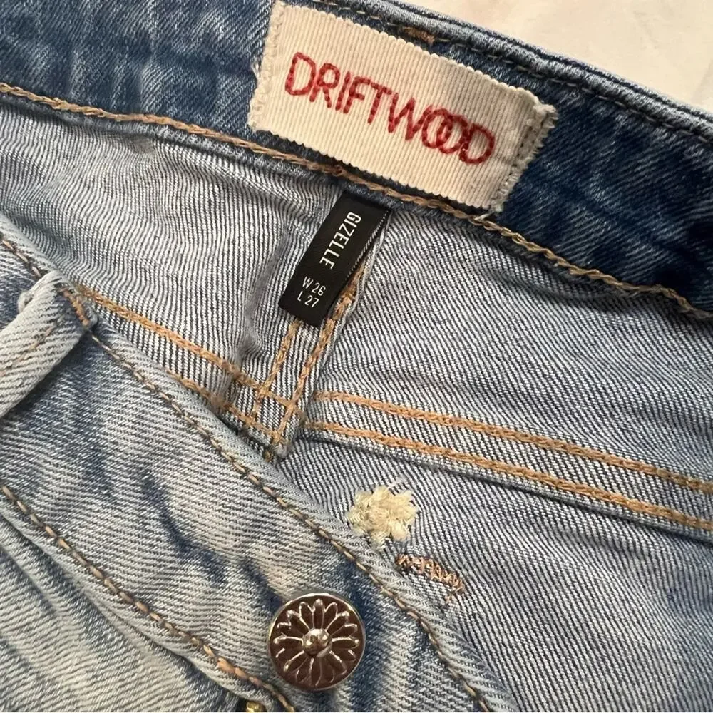 Driftwood Gizelle Embroidered Daisy Jean size 26/27